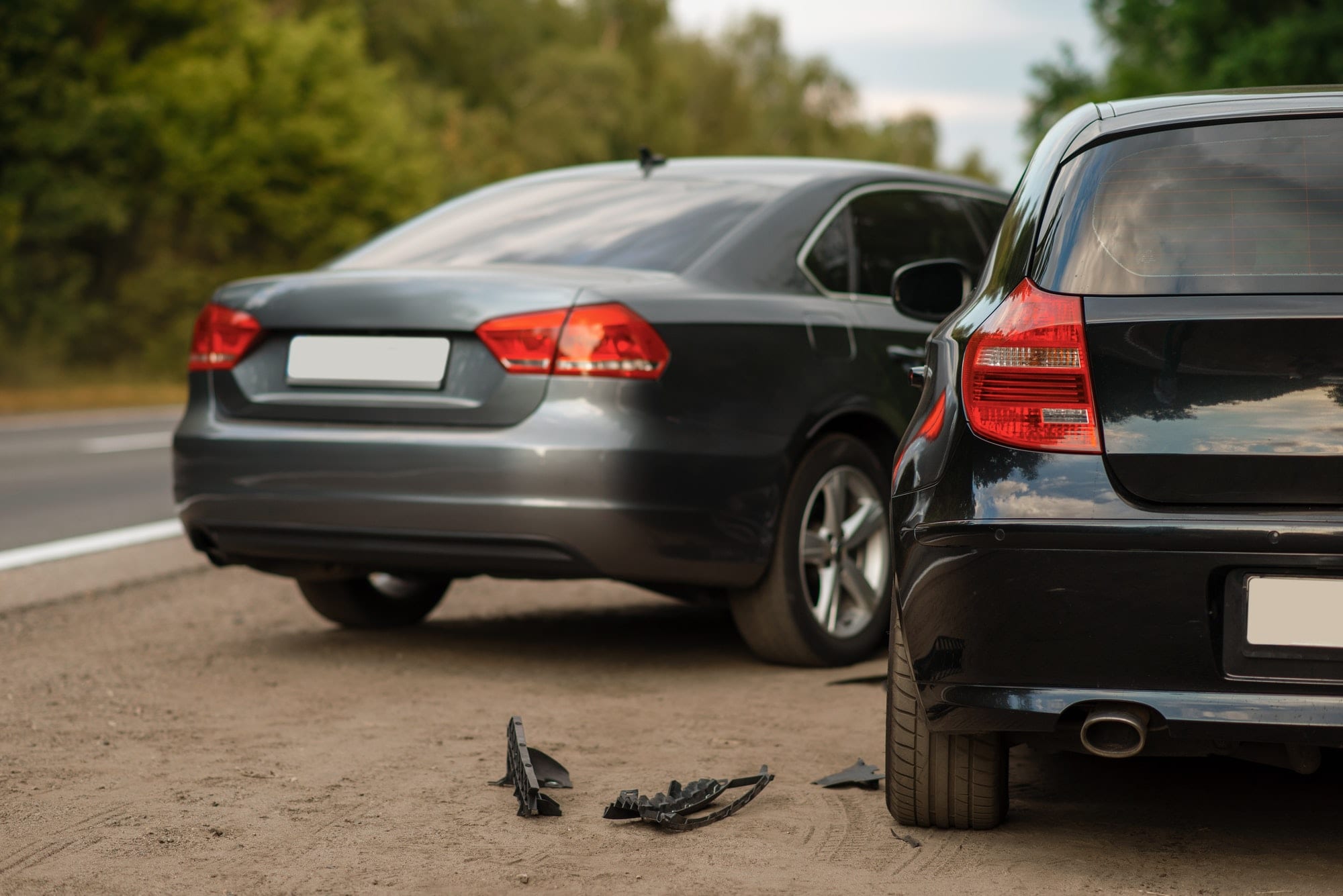 https://cleverseguros.co/wp-content/uploads/2020/06/car-accident-on-road-automobile-crash-nobody.jpg
